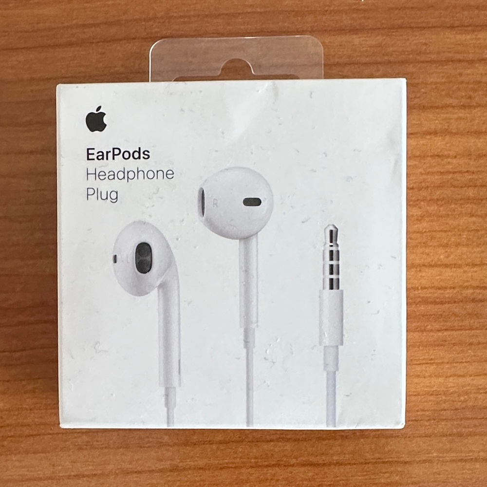 Apple EarPods with 3.5mm Plug - Classic White